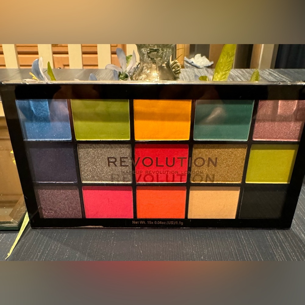 Revolution Bold Color Eyeshadow Palette
